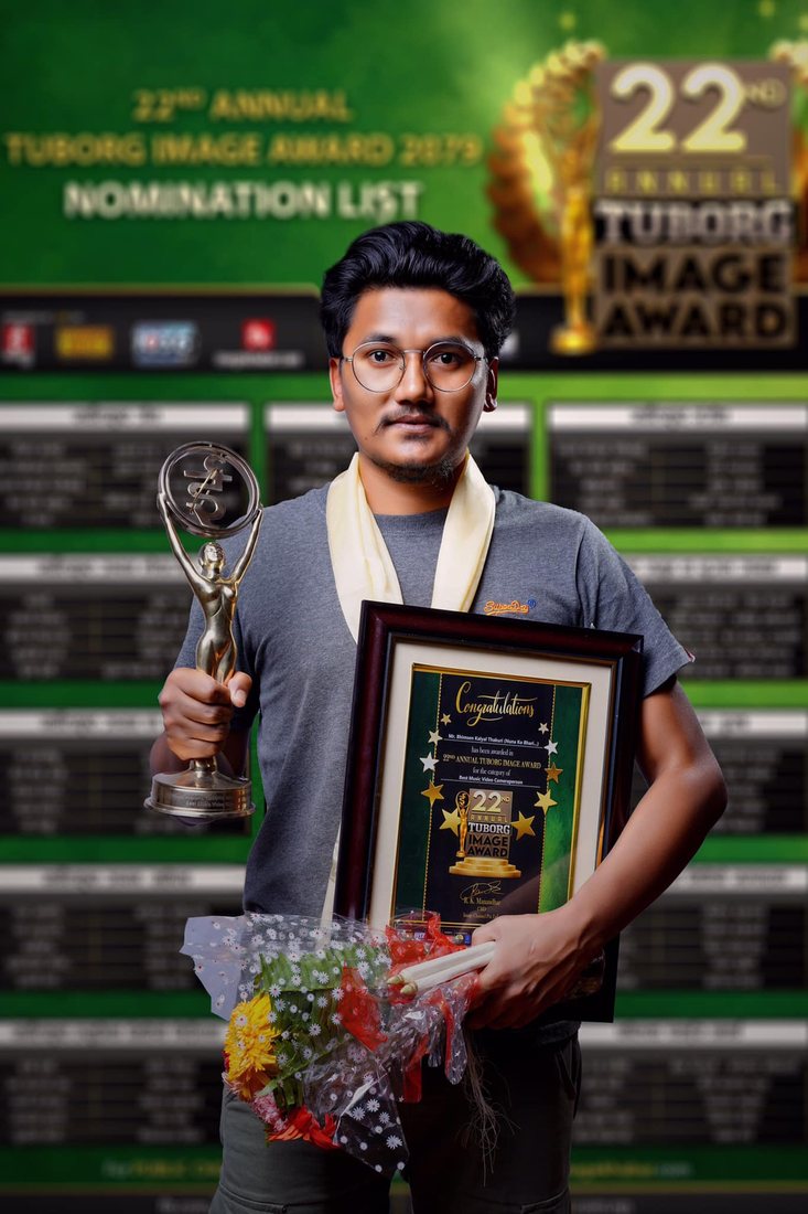 Bhimsen Kalyal Thakuri receiving the Tuborg Image Award